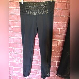 Lululemon Size 2 Runday Crop Full On Luxtreme black pattern waist size 6